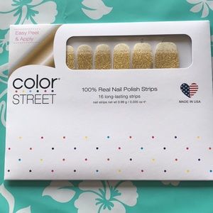 ☹️ SOLD ☹️ Golden Girly Color Street nail strips